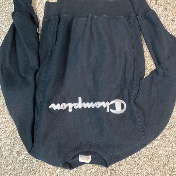 Champion Women’s Crew Neck - Picture 2 of 3